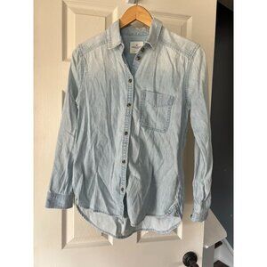 American Eagle Chambray Shirt Small Boyfriend Fit Light Wash Button Down Top